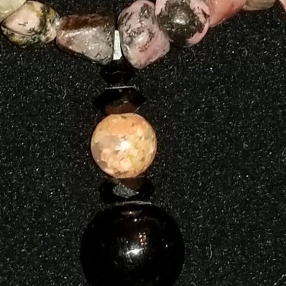 Pink Peruvian Opal And Obsidian Necklace - Picture 3 of 6